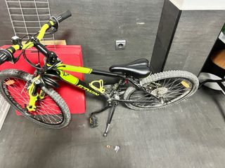 Bicicleta BTWIN verde y negra