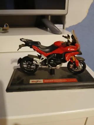 Maisto Ducati Multistrada 1200S Roja