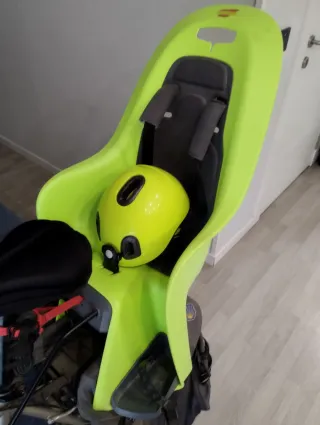 Portabebés bici verde y casco