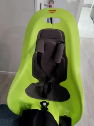 Portabebés bici verde y casco