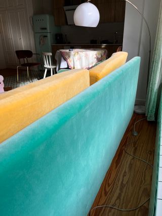 Sofá verde y amarillo 2,25m