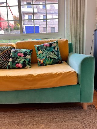 Sofá verde y amarillo 2,25m