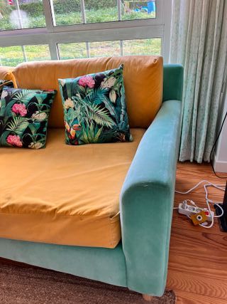 Sofá verde y amarillo 2,25m