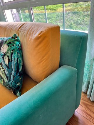 Sofá verde y amarillo 2,25m