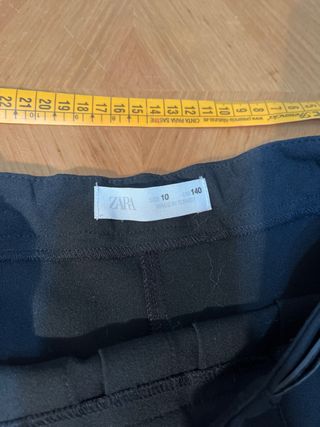 Falda negra plisada talla 10