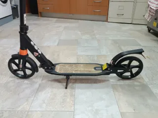 Patinete con amortiguación delantera y trasera