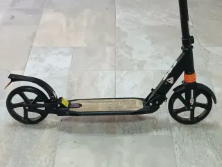 Patinete con amortiguación delantera y trasera