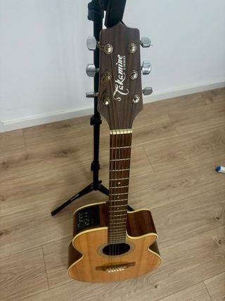 Pack Guitarra acústica amplificable Takamine