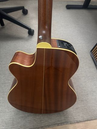 Pack Guitarra acústica amplificable Takamine