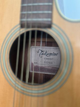 Pack Guitarra acústica amplificable Takamine