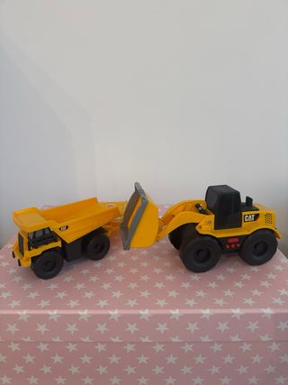 Camión y 2 excavadoras CAT