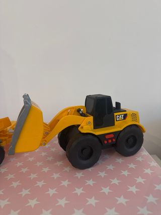 Camión y 2 excavadoras CAT