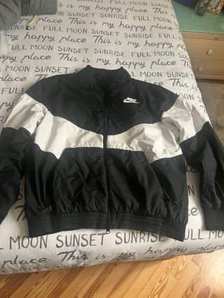 Chaqueta Nike Talla XL Negra y Blanca
