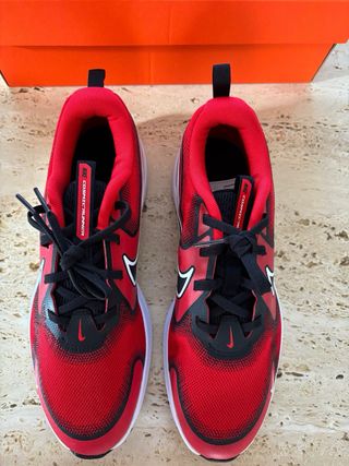 Deportivas Nike Rojas y Negras