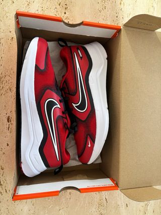 Deportivas Nike Rojas y Negras
