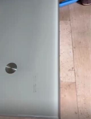 Mesa elevable cristal y metal blanca