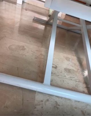 Mesa elevable cristal y metal blanca