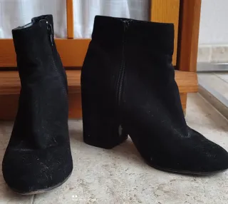 Botines de ante con tacón ancho