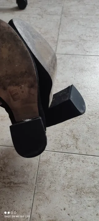 Botines de ante con tacón ancho