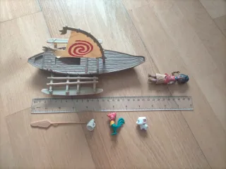 Barco Vaiana con figuras y mascotas