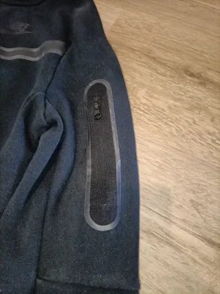 Sudadera Nike Tech Fleece Negra.para 12 años.