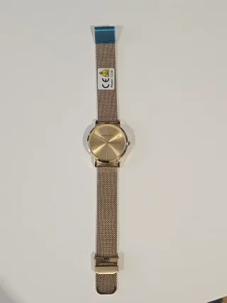 Reloj Hannah Martin Dorado Elegante Mujer