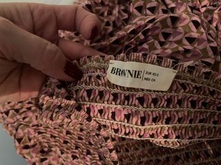 Falda corta con volantes y estampado geométrico