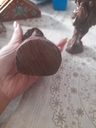 Lote 2 figuras madera tallada