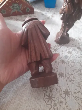 Lote 2 figuras madera tallada
