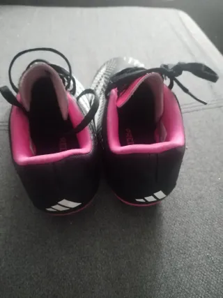 Botas de fútbol Adidas Predator niña talla 33,5