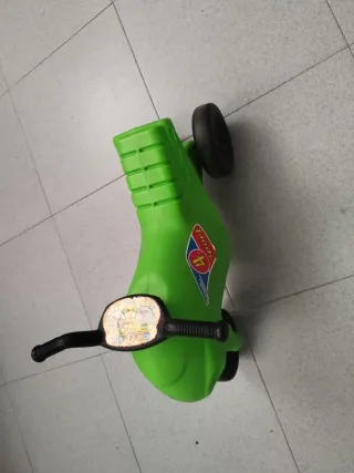 Triciclo infantil verde