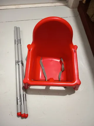 Trona infantil Ikea roja