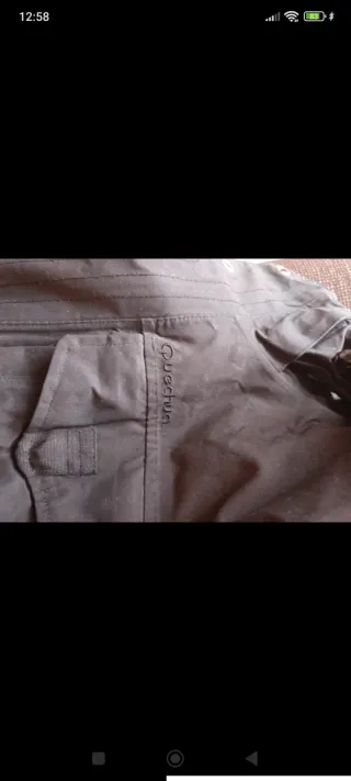 Cazadora negra con capucha