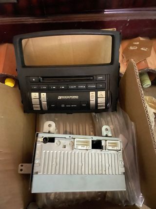 Radio Rockford Montero V80