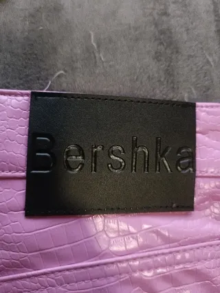 Pantalón rosa efecto charol acampanado