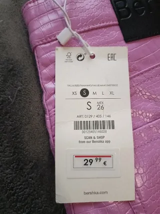 Pantalón rosa efecto charol acampanado