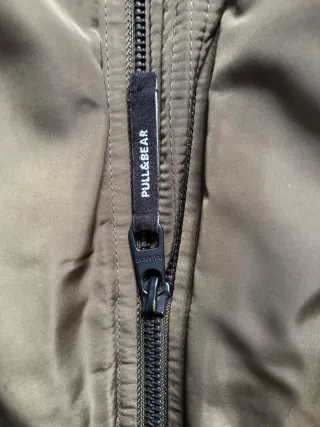 Chaqueta Pull&Bear verde militar y amarilla Talla