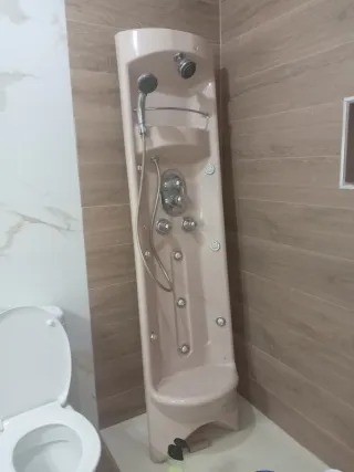 Columna Hidromasaje Beige y Marrón