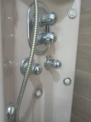 Columna Hidromasaje Beige y Marrón