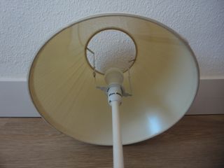 LÁMPARA DE MESA BLANCA