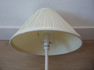 LÁMPARA DE MESA BLANCA