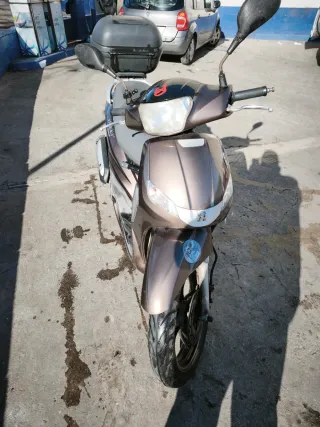 Peugeot Tweet 125cc Marrón