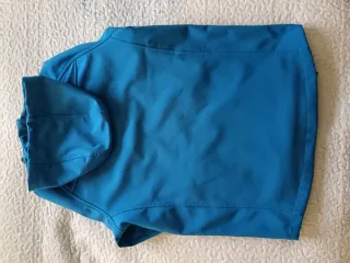 Cortavientos Izas azul montaña