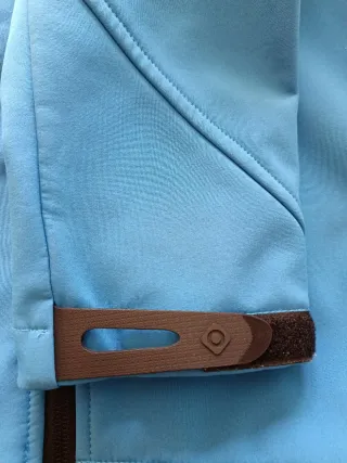 Cortavientos Izas azul montaña