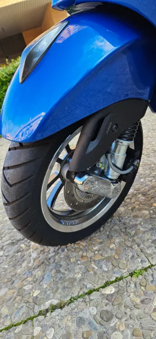 Vespa Primavera 125S Azul
