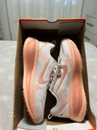 Nike Vomero 18 Talla 44 Nuevo