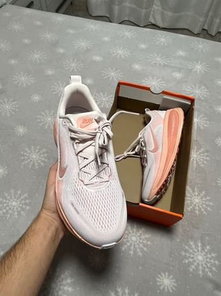 Nike Vomero 18 Talla 44 Nuevo