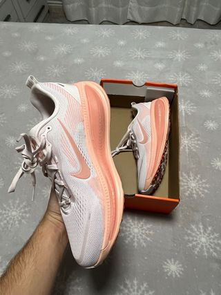 Nike Vomero 18 Talla 44 Nuevo