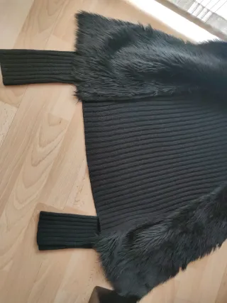 Chaqueta Mango Negra con Pelo Sintético