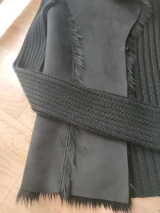 Chaqueta Mango Negra con Pelo Sintético